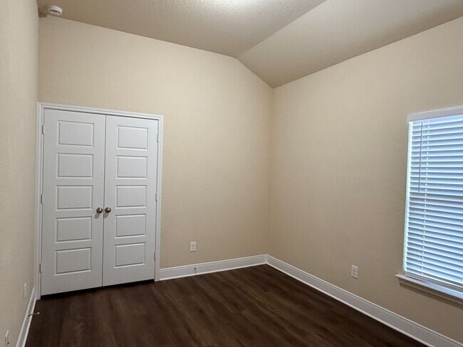 Building Photo - 1243 Old FM 306