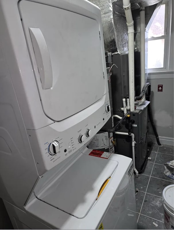 Building Photo - 412-414-414 Leslie St