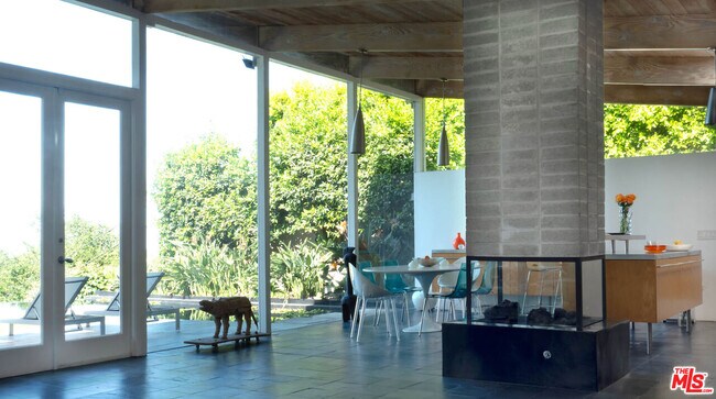 Building Photo - 15146 Mulholland Dr