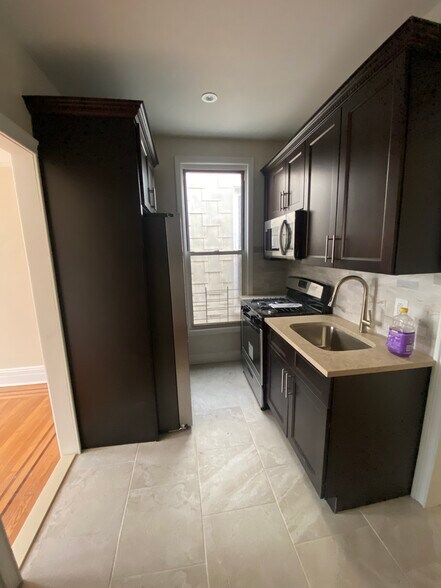 Kitchen - 7418 88th Ave