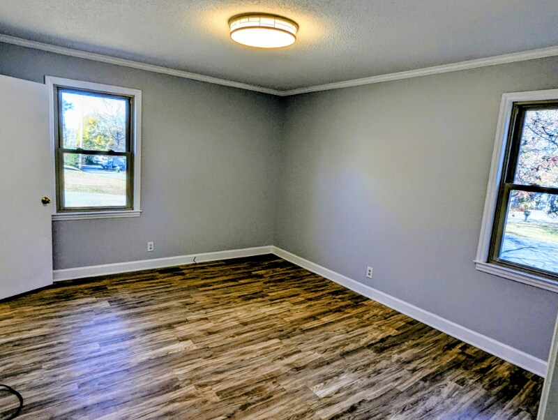 Building Photo - 201 Acorn Dr