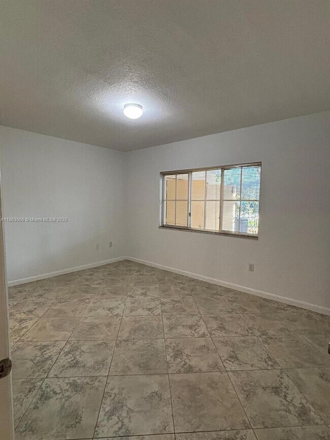 Building Photo - 2578 Centergate Dr