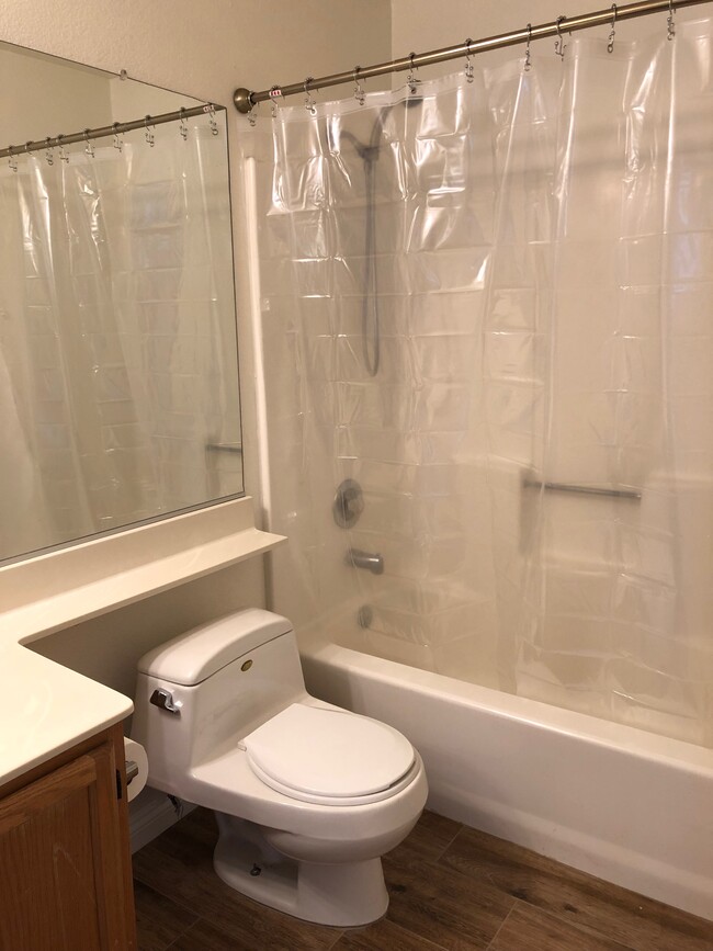 Hallway Bathroom - 3109 Titcher Ln