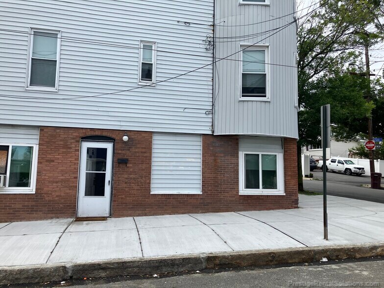 Building Photo - 264 Campbell Ave