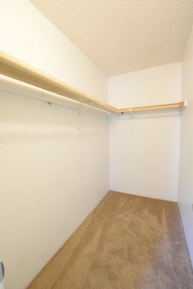 Building Photo - 870 Farrington Dr