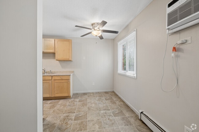 1BR, 1BA - 800SF - Dining Room - Ridgewood Apartments