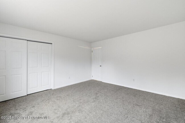 Building Photo - 1273 Chateau Dr