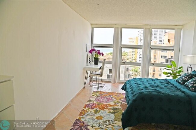 Building Photo - 525 N Ocean Blvd