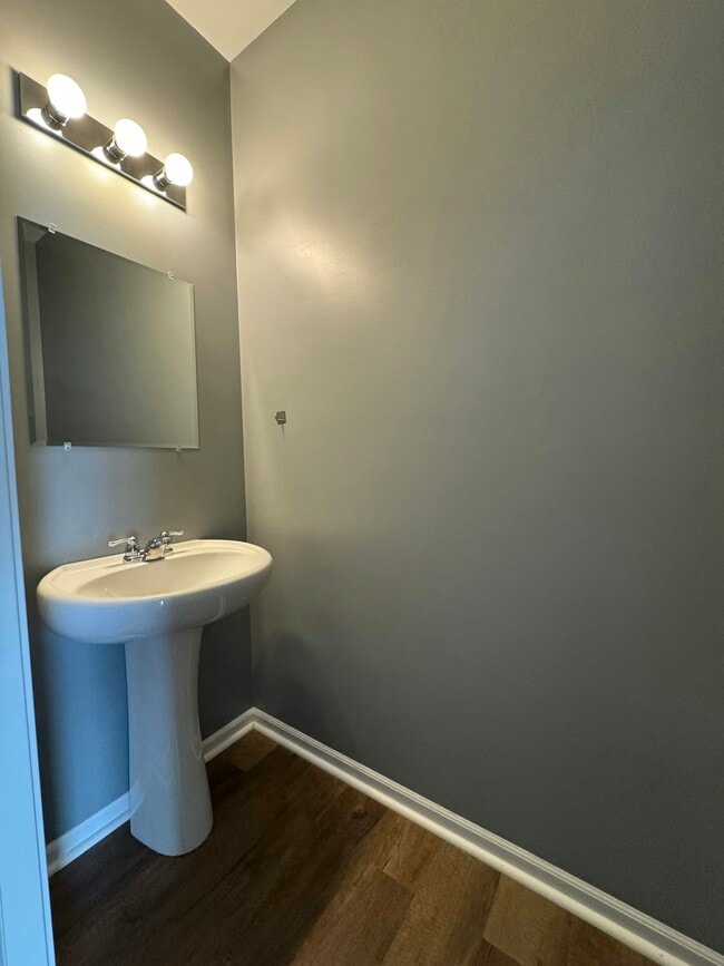 Building Photo - 13187 Roosevelt Pl