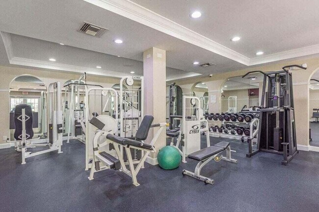 Building Photo - 630 S Sapodilla Ave