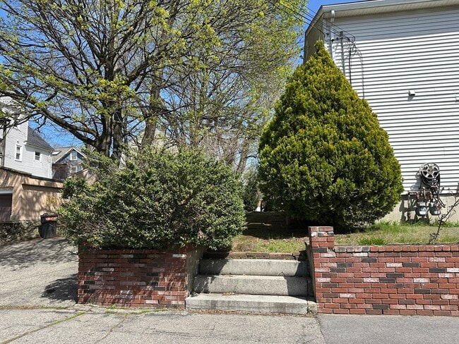 Building Photo - 46 Marlboro St