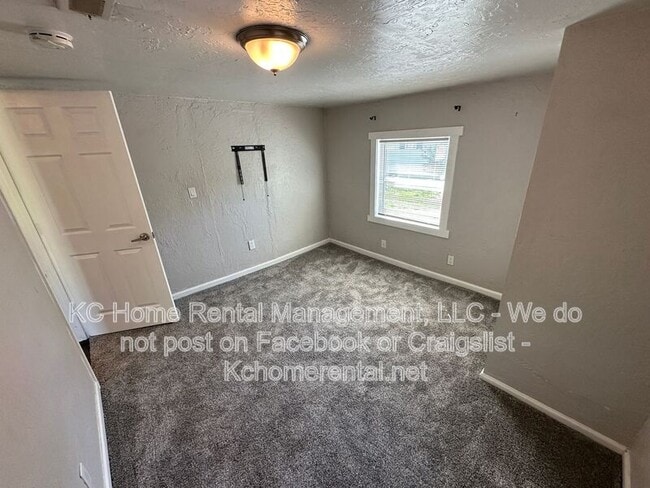 Building Photo - 316 W Elm St