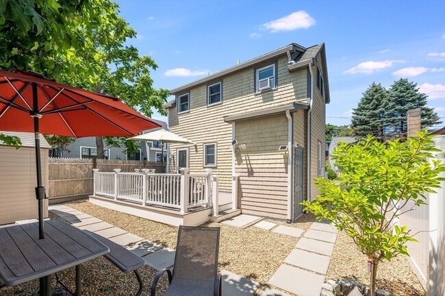 Building Photo - 5 White Way