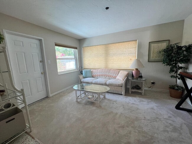 Building Photo - 6164 Fairfield Ave S