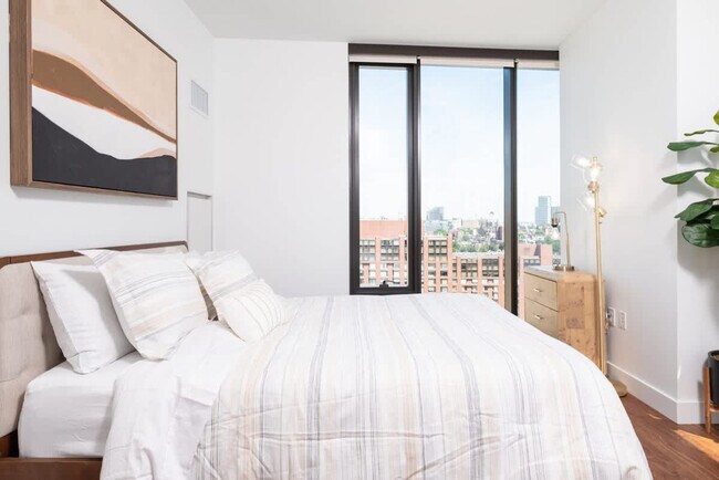 Building Photo - 212 Stuart St