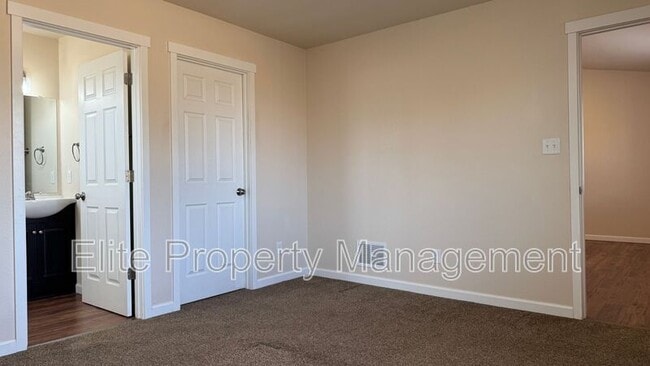 Building Photo - 983 S Palomar Dr