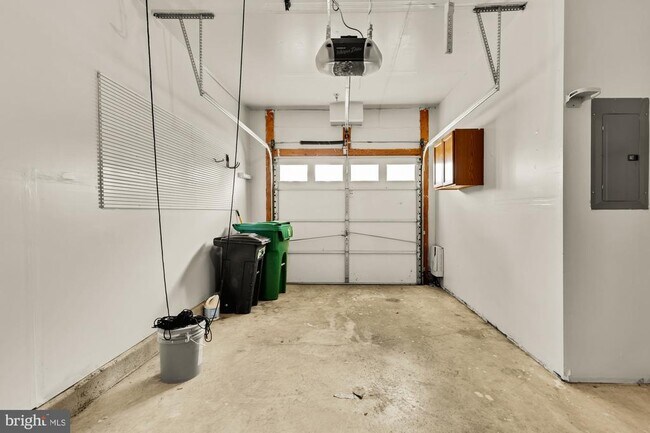 Building Photo - 640 Orchard Ridge Dr