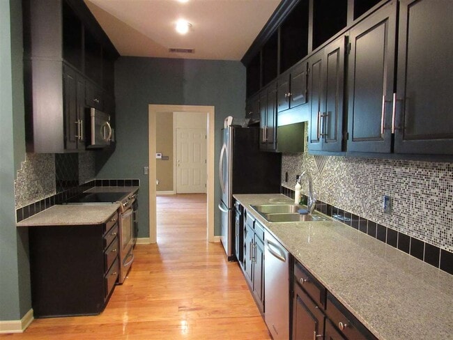 Building Photo - 255 Eastbrooke St