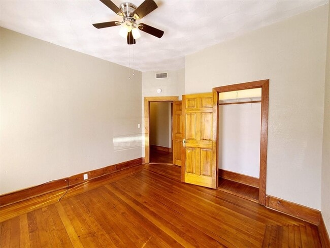 Building Photo - 2 Bedroom, 1 Bath in Munger Place!