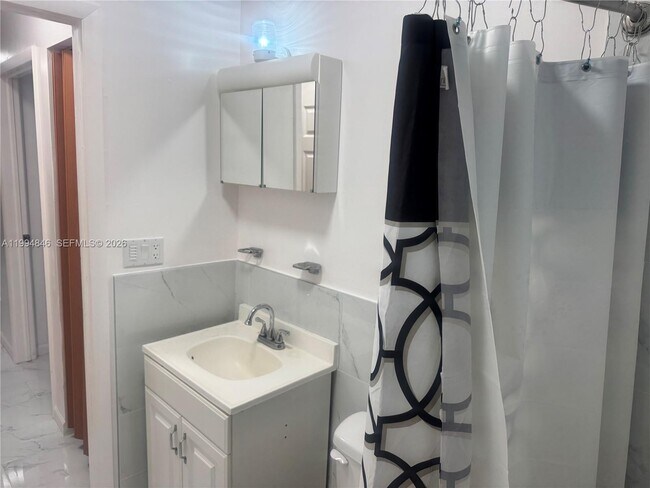 Building Photo - 1261 NE 209th Terrace