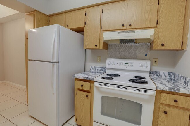 Building Photo - 370 Springdale Dr