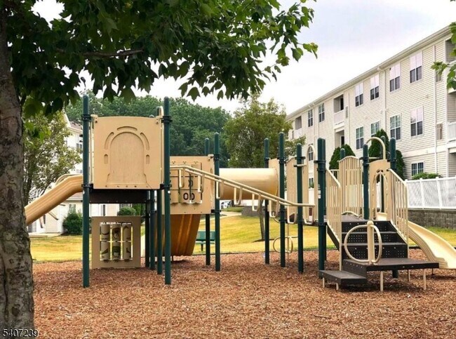 Building Photo - 113 Lionheart Ln