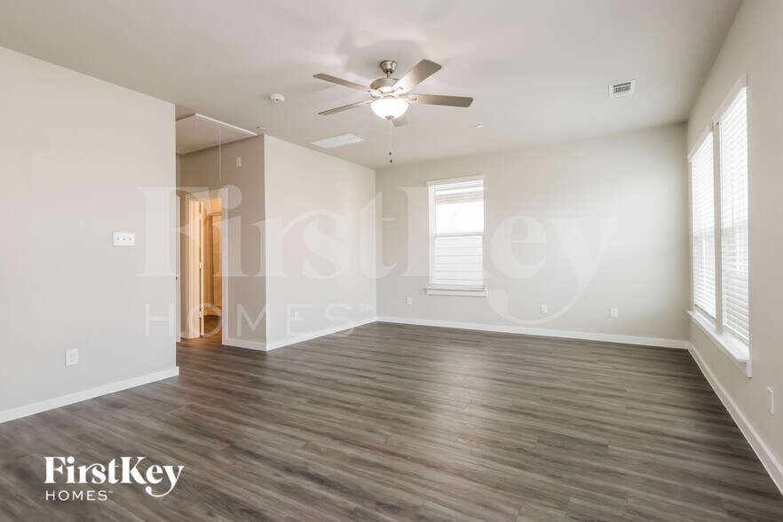 Building Photo - 18338 W Centro Cir