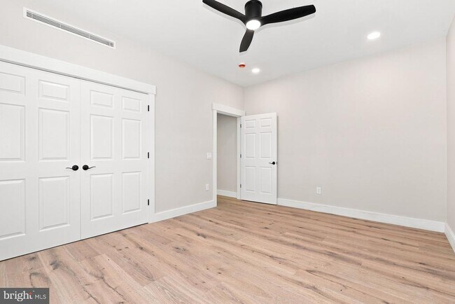 Building Photo - 5565 Pennell Rd