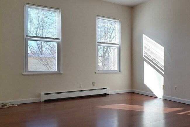 Building Photo - 65 Brookline St