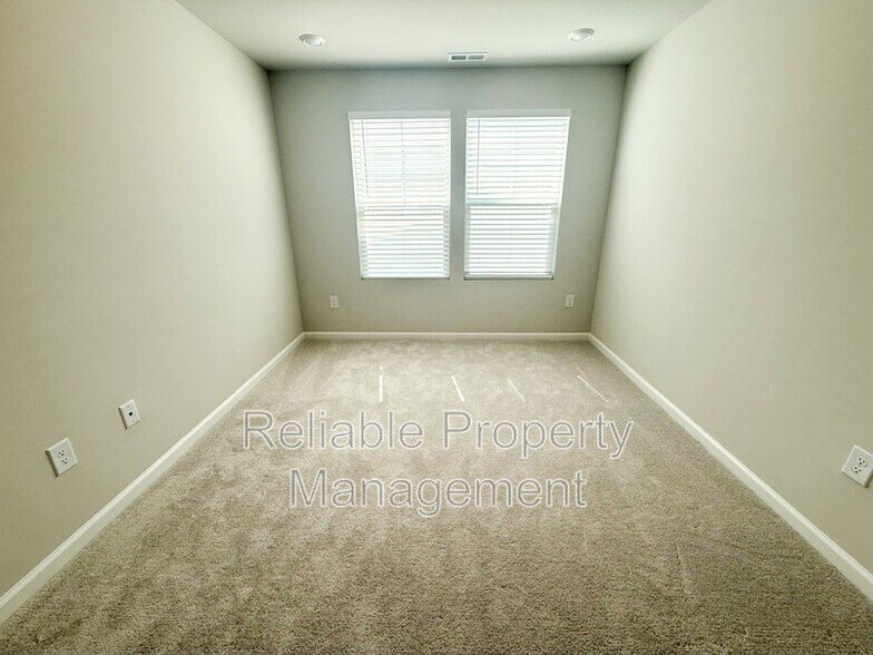 Building Photo - 380 Glacier Lake Dr
