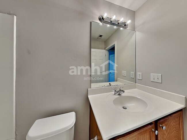 Building Photo - 209 Haywood Ln