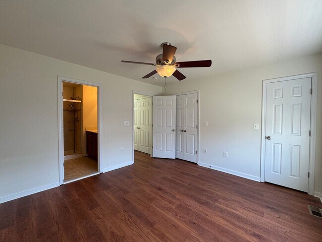 Building Photo - Stunning 3 Bed 3.5 Bath End Unit Townhome In Powells Run Village