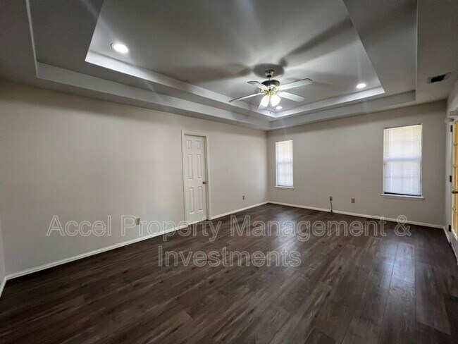 Building Photo - 1703 Sunrise