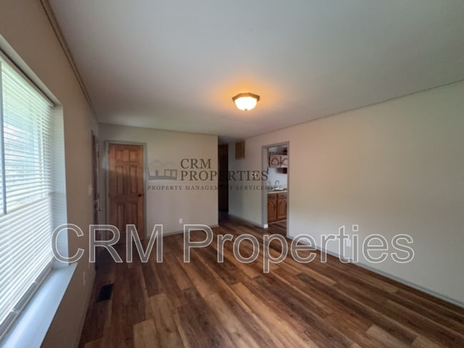 Building Photo - 212 Southlea Dr