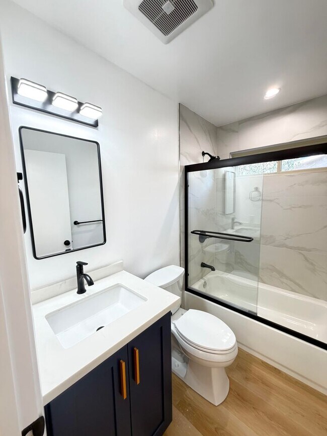 Building Photo - 9887 Broadmoor Dr