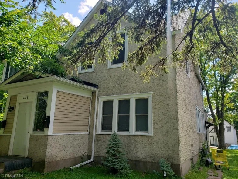 Building Photo - 678 Jessamine Ave E