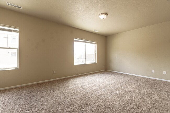Building Photo - 5604 Saint Patrick View