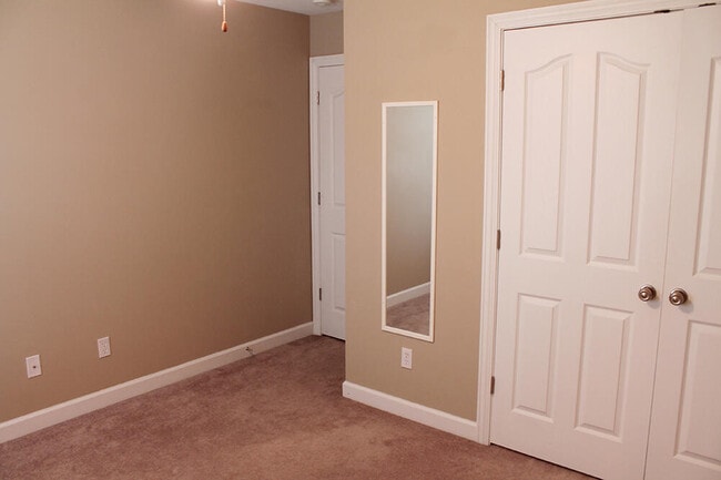 Building Photo - 1304 E Brown School Rd