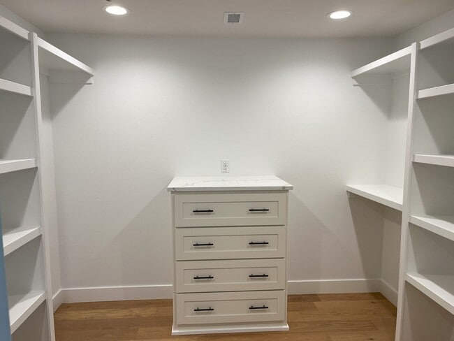 Building Photo - Beautiful BRAND-NEW 4 bedroom, 2 bath home on a cul-de-sac in the exclusive Lion's Gate neighborh...