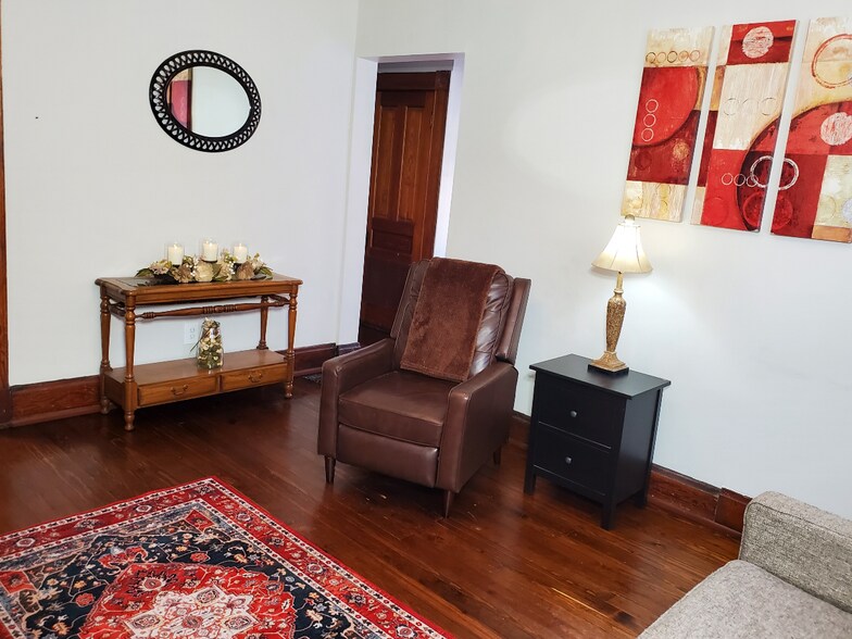 Building Photo - 1136 Park Ave