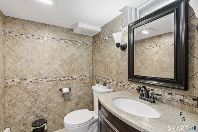 Building Photo - 508 Highland St