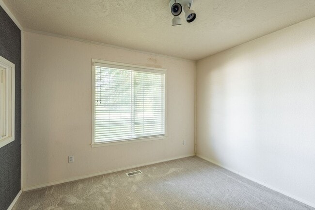Building Photo - Beautiful home in the heart of Eagle