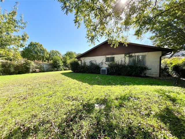 Building Photo - 2804 Canyon Dr