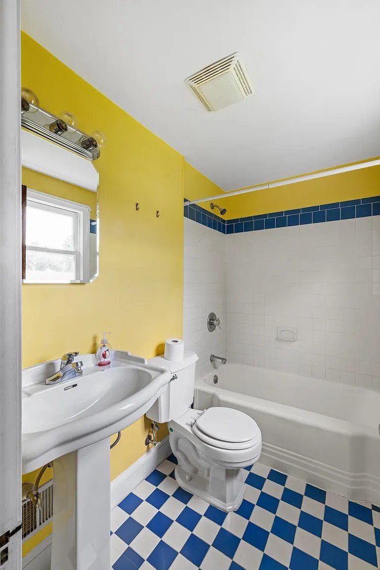 Building Photo - 1206 Spring Hill Rd