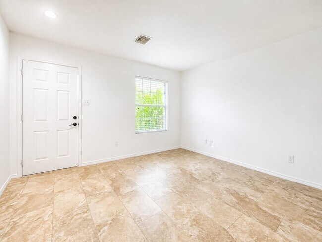 Building Photo - 1011 Backland Ct