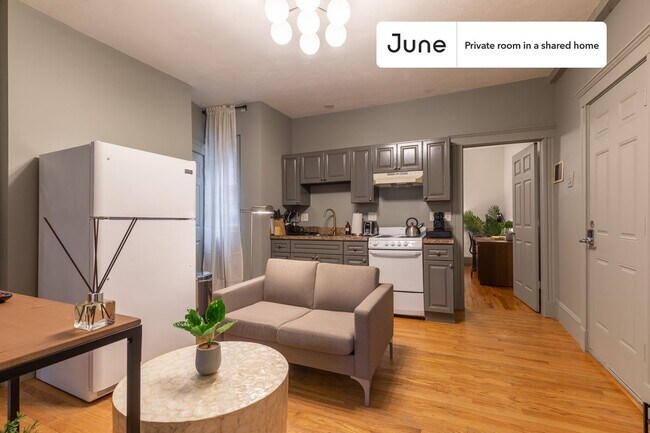 Building Photo - Private bedroom in 3 bed/1 bath Home