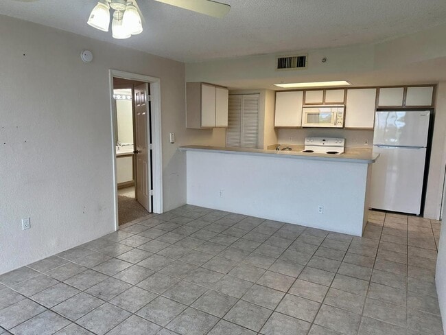 Building Photo - 3675 Seaside Dr