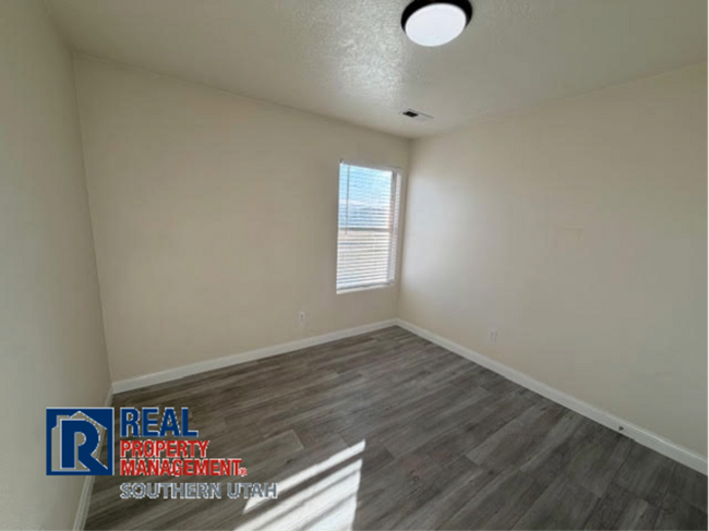 Building Photo - Remolded 3 Bedroom near Costco