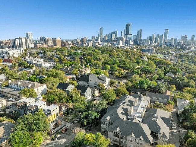 Building Photo - Three 3X3 stand alone townhomes in West Campus!