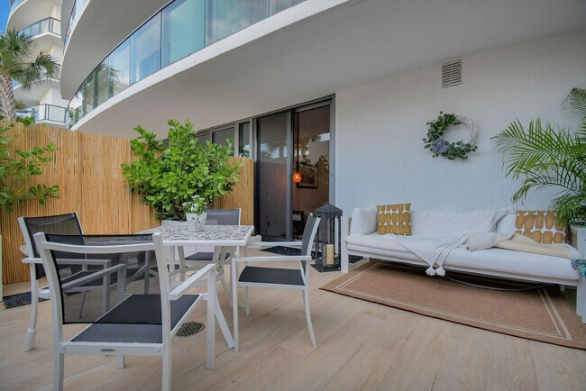 Building Photo - 1116 N Ocean Blvd